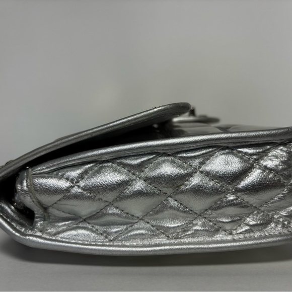 CHANEL Rare & Iconic ICE CUBE Metallic Logo Flap shoulder bag - Picture 4 of 14